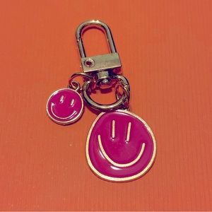 🎉 🆕 Smiley Face Metal Keychain / Key Ring / Bag Charm, Brand New